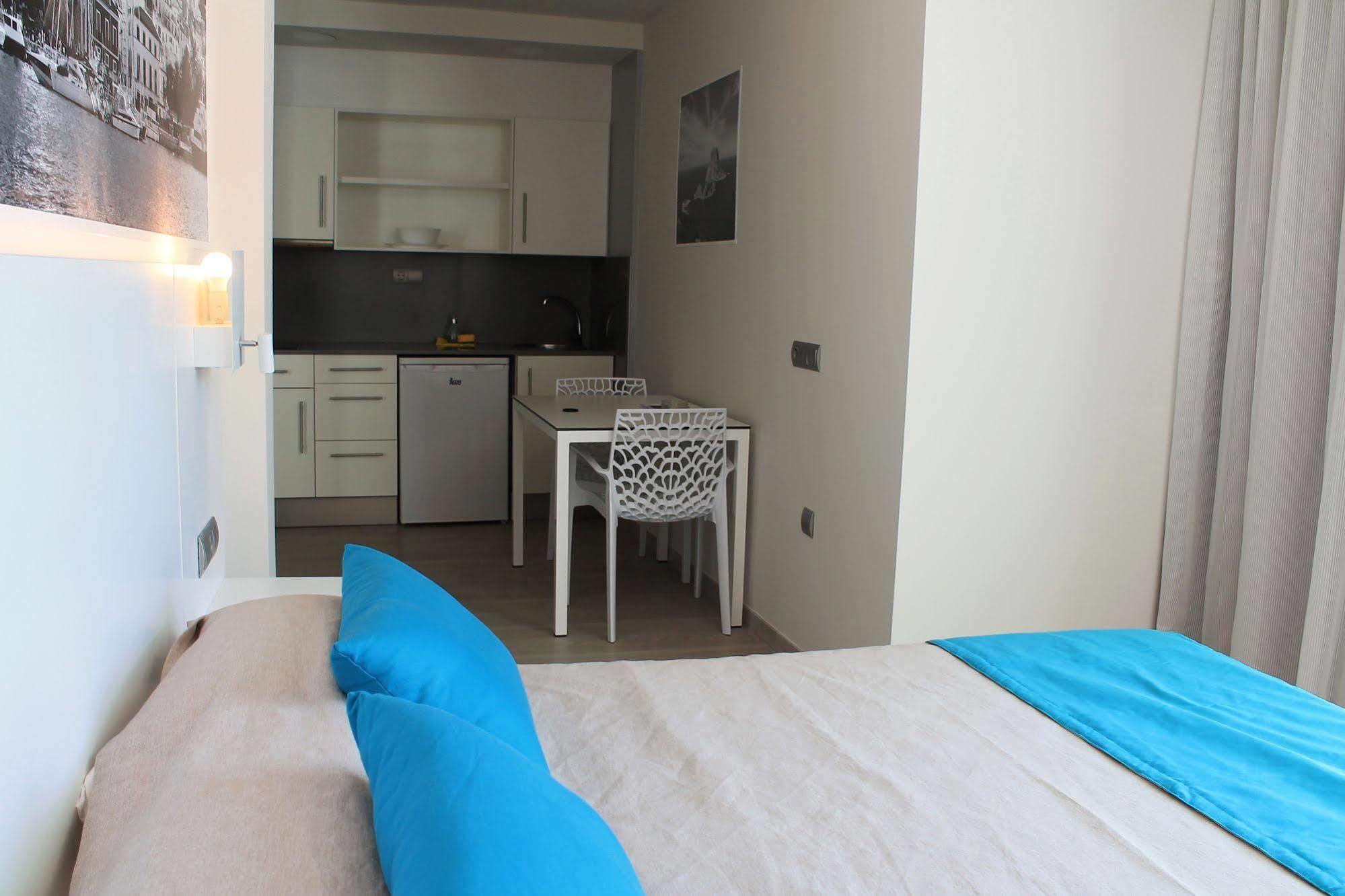 Apartamentos Bora Bora - Adults Only Playa d'en Bossa Exterior photo