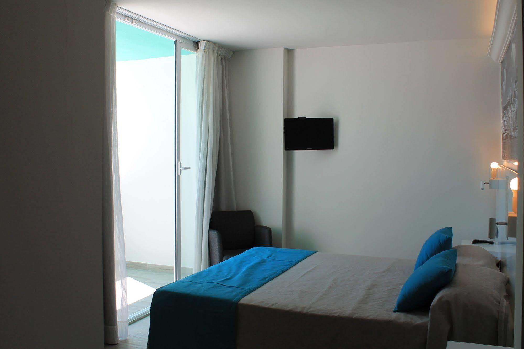 Apartamentos Bora Bora - Adults Only Playa d'en Bossa Exterior photo